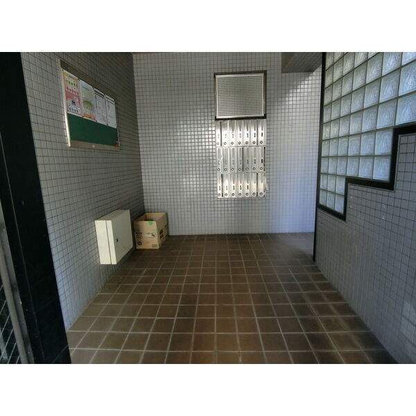 8/10 エントランス