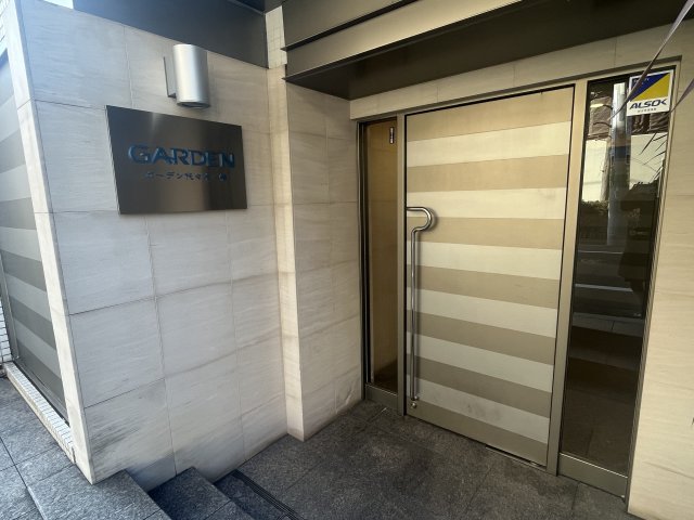 16/27 エントランス