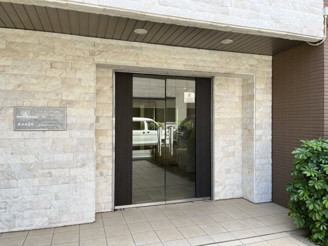 25/27 エントランス