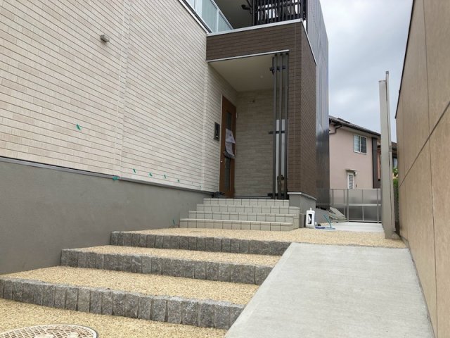 25/26 エントランス