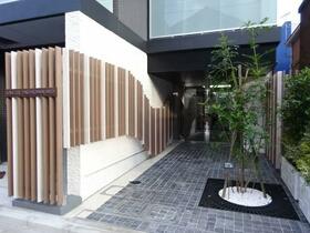 16/16 エントランス