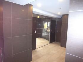 13/14 エントランス