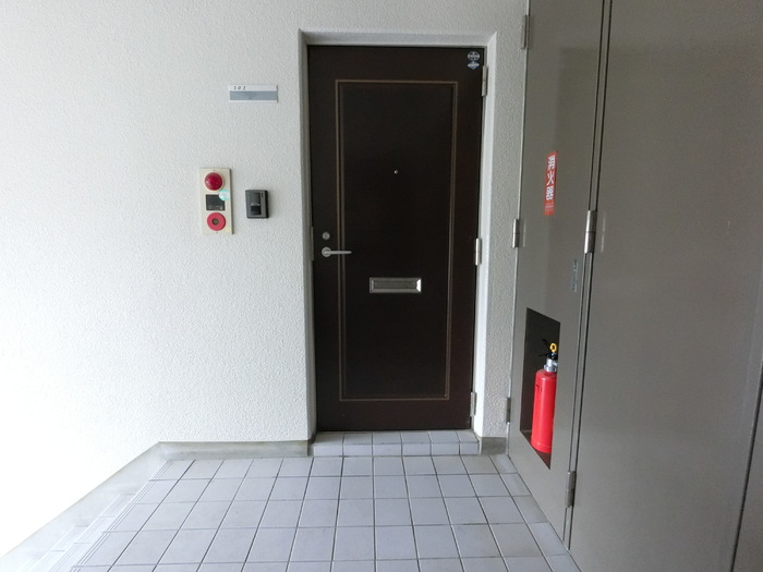 18/26 エントランス