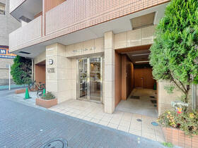 16/16 エントランス