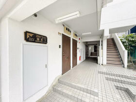 16/16 エントランス