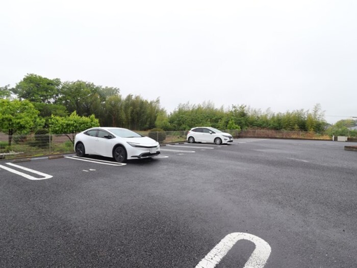 17/17 駐車場