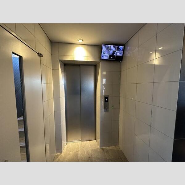 13/13 エントランス