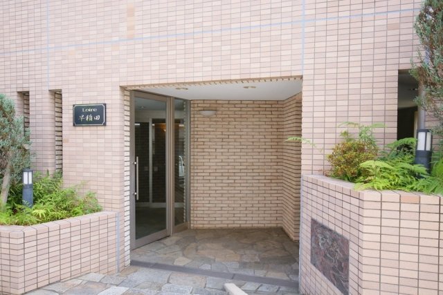 25/27 エントランス