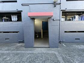 16/16 エントランス