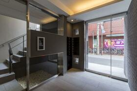 16/16 エントランス