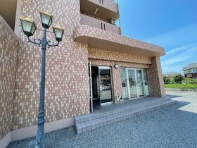 16/17 エントランス