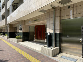 16/16 エントランス