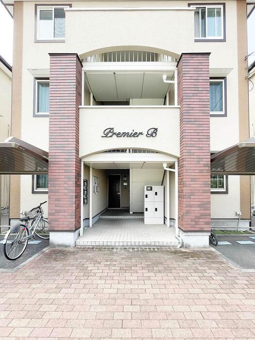 5/5 エントランス