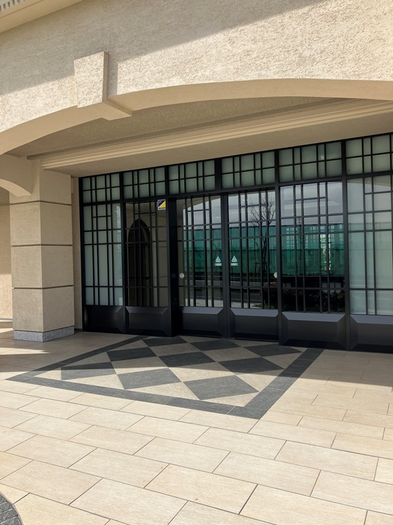 16/16 エントランス