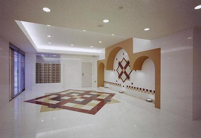 16/19 エントランス