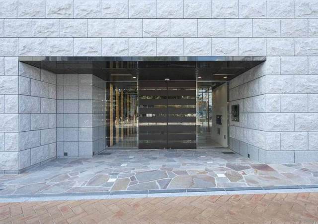 24/30 エントランス