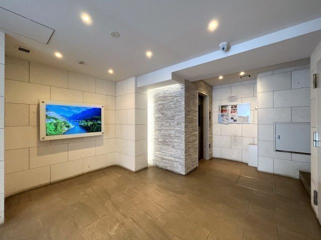 27/30 エントランス