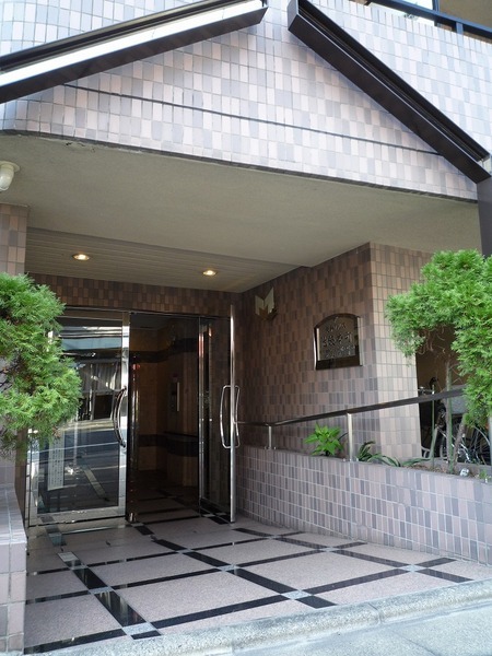 13/14 エントランス