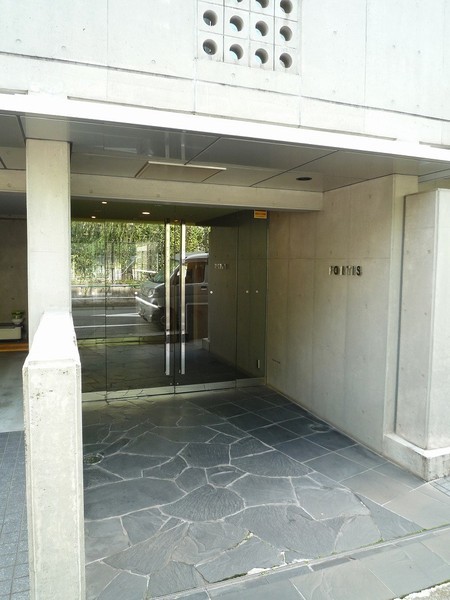 13/14 エントランス