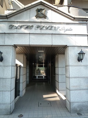 13/14 エントランス