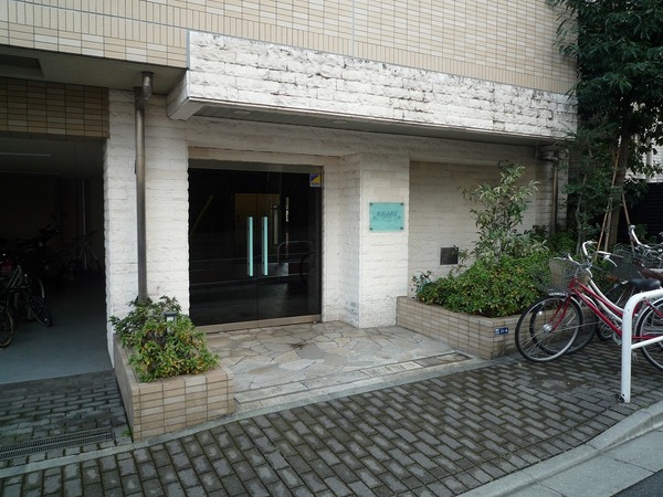 13/14 エントランス