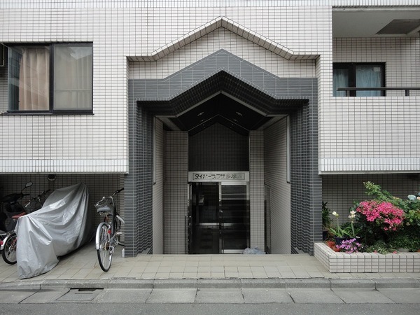 13/14 エントランス