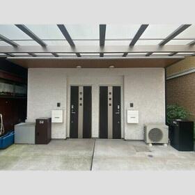 16/16 エントランス