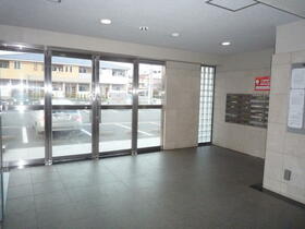 16/17 エントランス