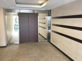 16/16 エントランス