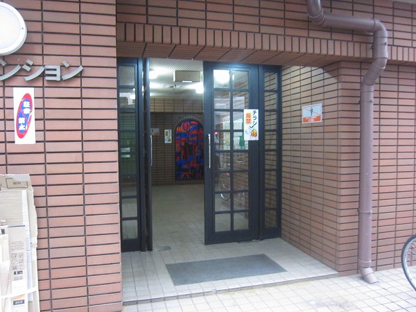 27/30 エントランス