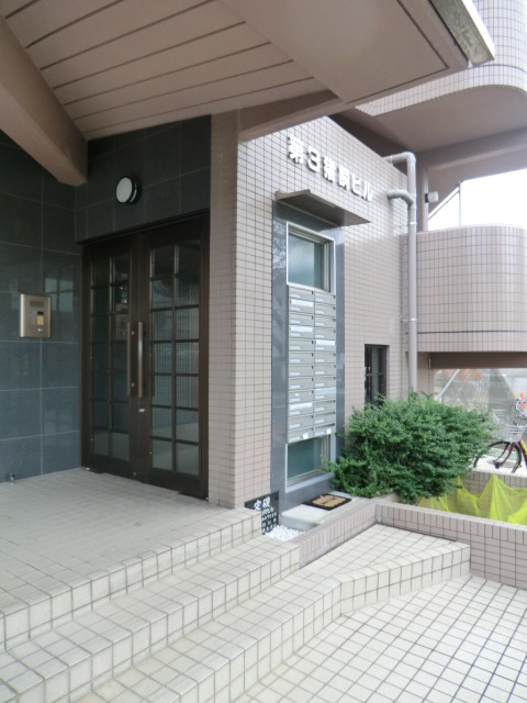 21/30 エントランス