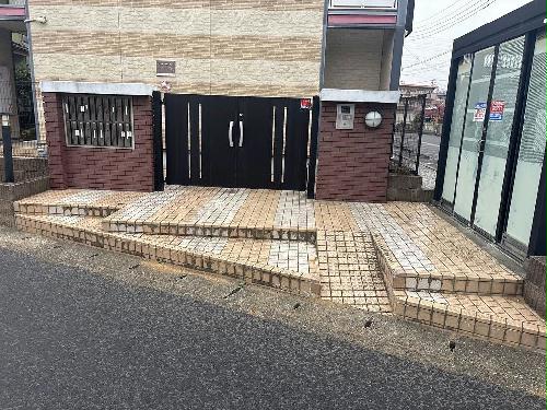 13/14 エントランス