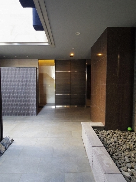 14/15 エントランス