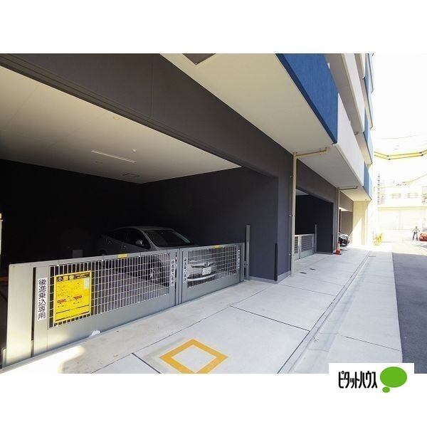 15/15 駐車場