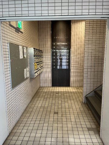 16/16 エントランス