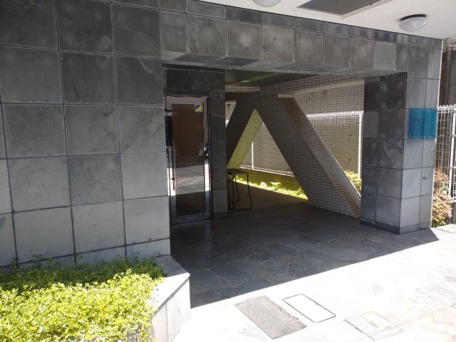 27/27 エントランス