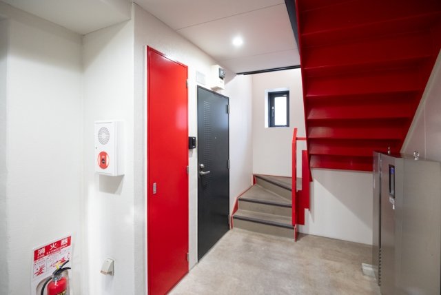 23/25 エントランス