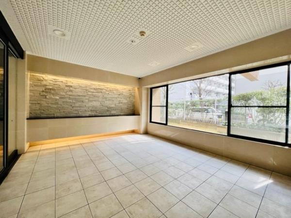 21/27 エントランス