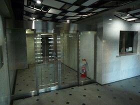 16/16 エントランス