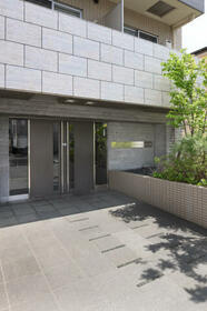 16/16 エントランス