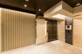 16/16 エントランス