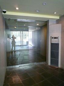 16/16 エントランス