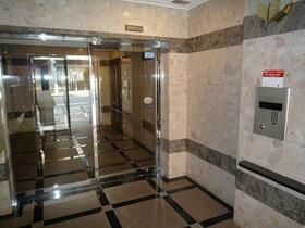 16/16 エントランス