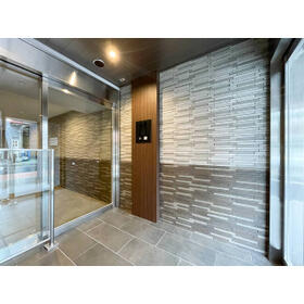 5/5 エントランス