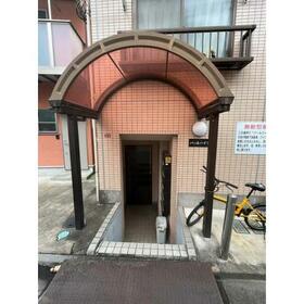 16/16 エントランス