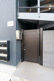 5/5 エントランス