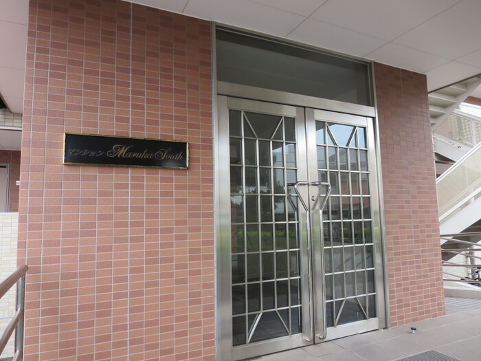 15/23 エントランス