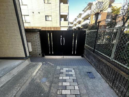 13/23 エントランス