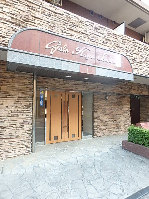 28/28 エントランス