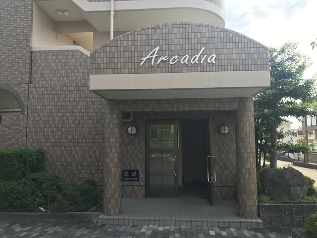 16/23 エントランス